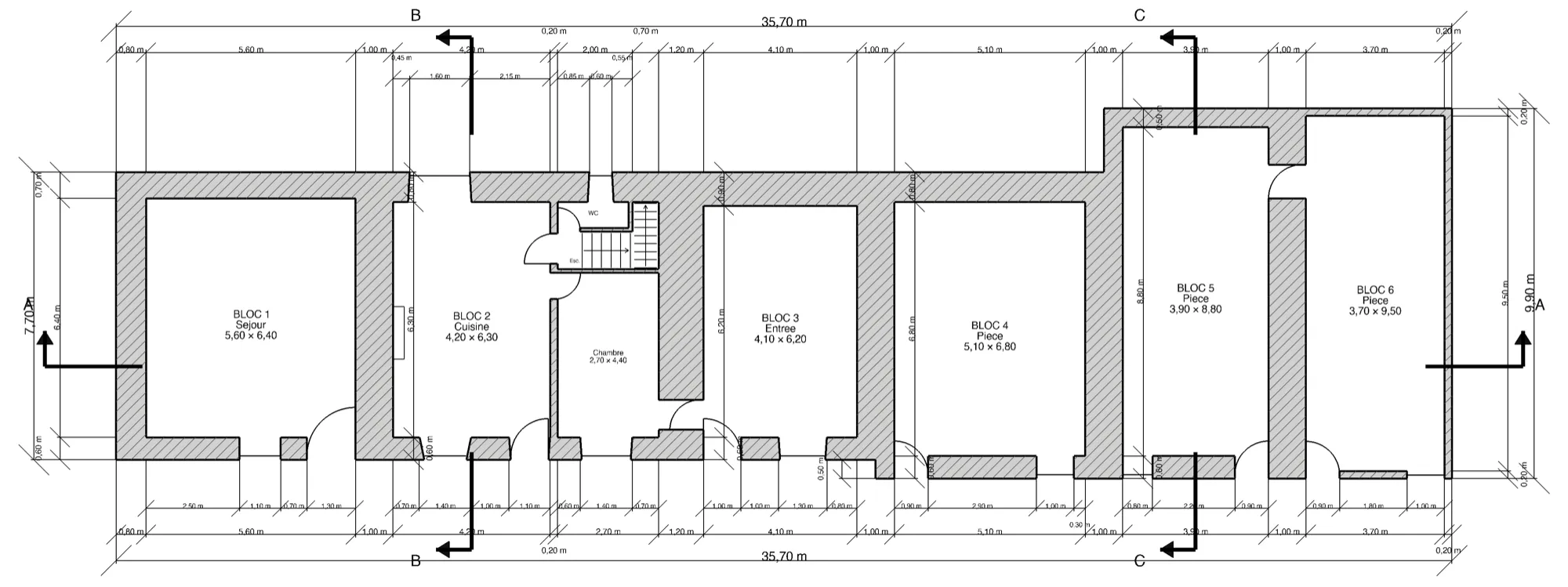 Ground floor, existing state, at 1:100: six blocs hatched as cut masonry, three tiers of exterior dimensions, room labels with sizes, and the section marks for coupes A-A, B-B and C-C